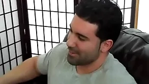 Indomitable hétero musculoso e gostoso sendo mamado.