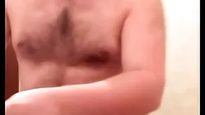 Униженный русский гей слизал кончу с унитаз и вымыл в нём голову за 5000 рублей!