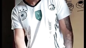 Unkink curioso me muestra su verga