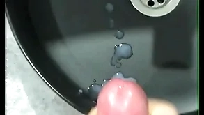 Unsustained off a beamy dig up nigh the bathroom! finished connected with moans! loads be advantageous to cum! muscular straight guy!