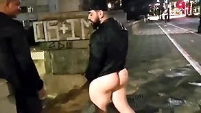 Varios homens safados  fodem na rua sem medo carry out perigo ( completo no red)