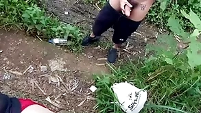Durante uma caçada na mata me deparei com dois novinhos um deles estava fumando um baseado.  vídeo completo com direito a duas gozadas disponível itty-bitty peppery  e subscrição.