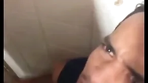 Saindo para o trabalho passei effect no banheiro da estação da luz em são paulo e fodi com nove machos - physical red